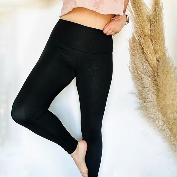 2 OLD NAVY ACTIVE Grey Black Go Dry Striped Geometric High Rise Gym Leggings S - Picture 3 of 16